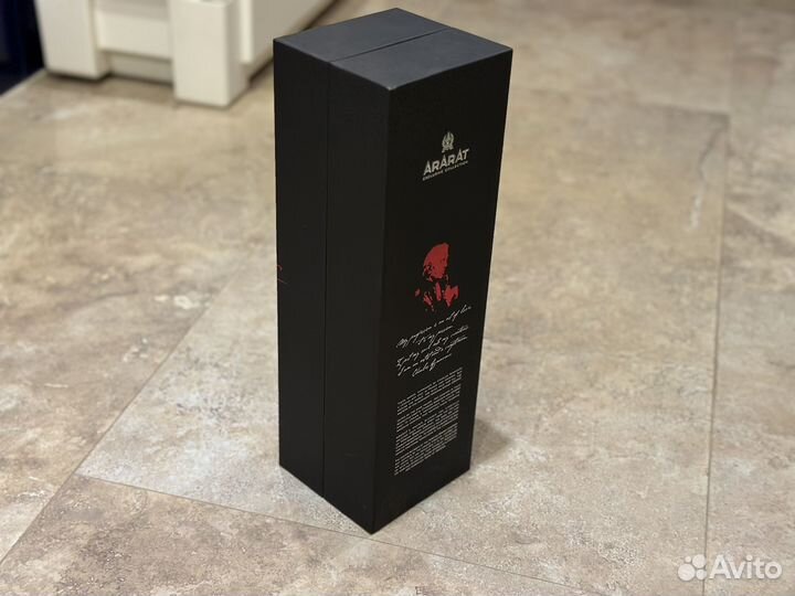 Коробка от Коньяк ararat Charles Aznavour новая
