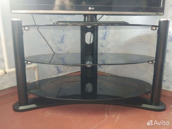 Стеклянная тумба под тв
