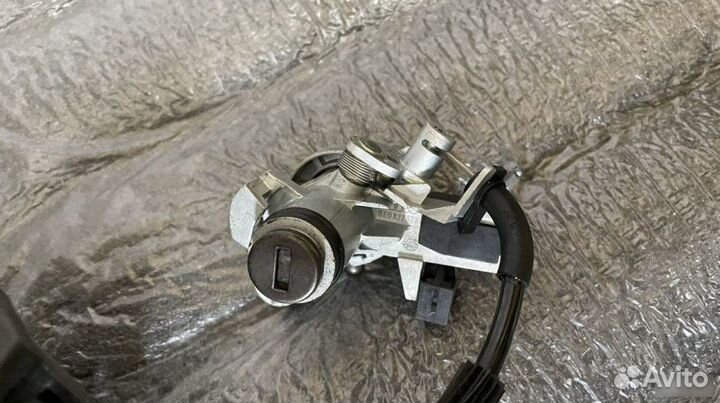 Замок багажника с личинкой Audi A6 С6 2.4