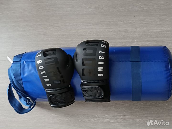 Боксерская груша и перчатки