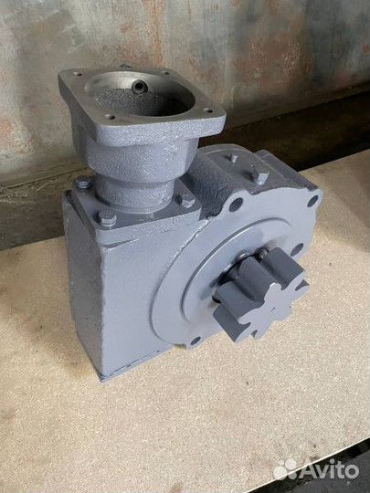 Редуктор поворота отвала дз-98.29.00.000