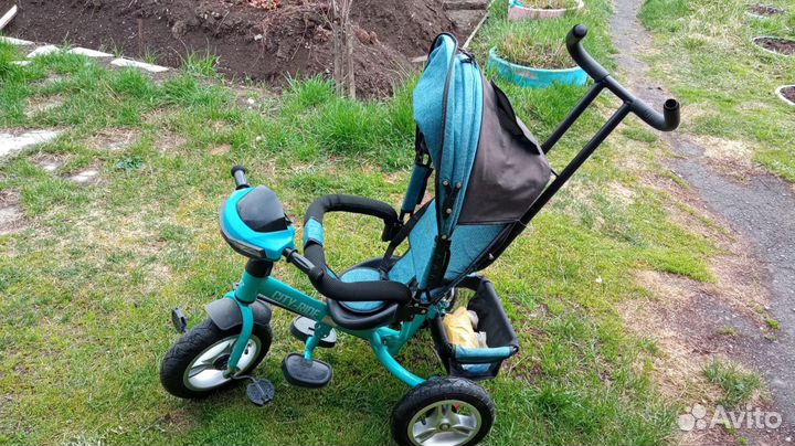 Детский велосипед с ручкой