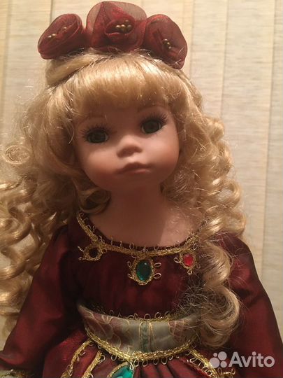 Кукла фарфоровая ремеко коллейкшн