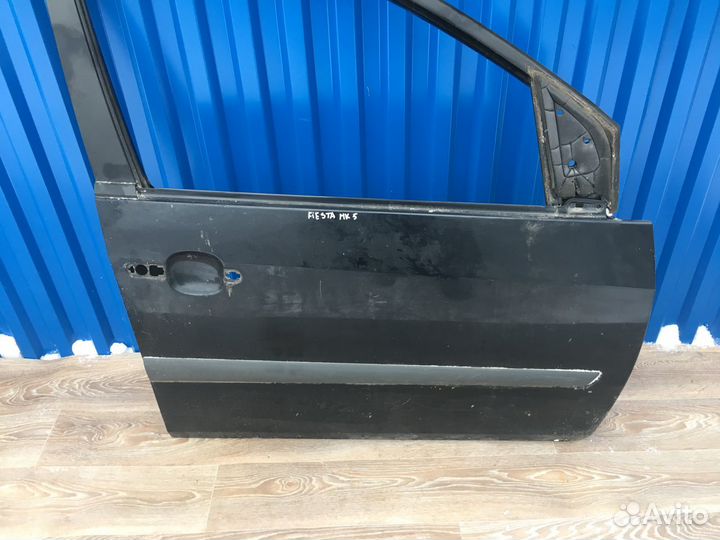 Дверь передняя правая Форд Фиеста Mk5 Mk 5