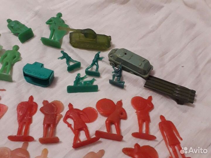 Игрушки СССР солдатики оловяные и пласмасовые