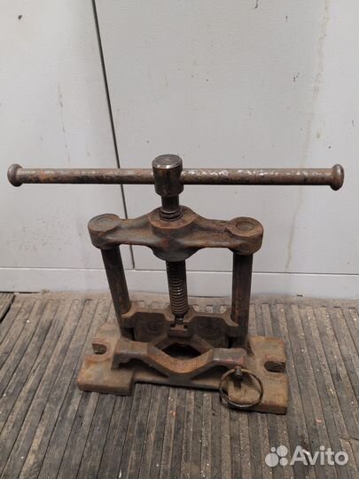 Тиски 3 штуки