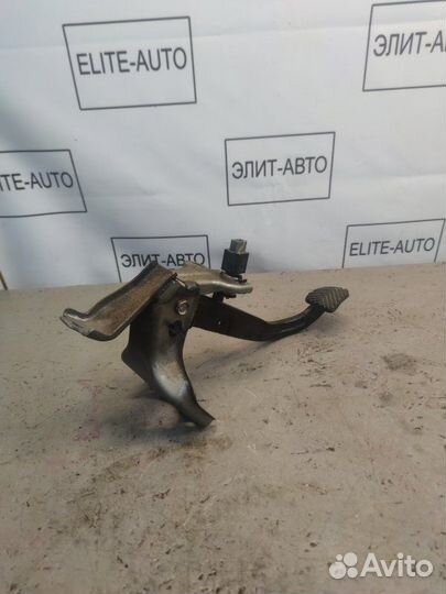 Педаль тормоза Kia Rio 3 1.4 2016