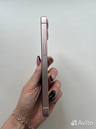 Телефон iPhone 13