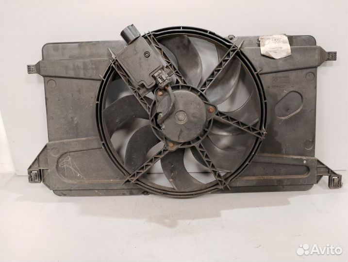Диффузор с вентилятором радиатора Ford Focus 2