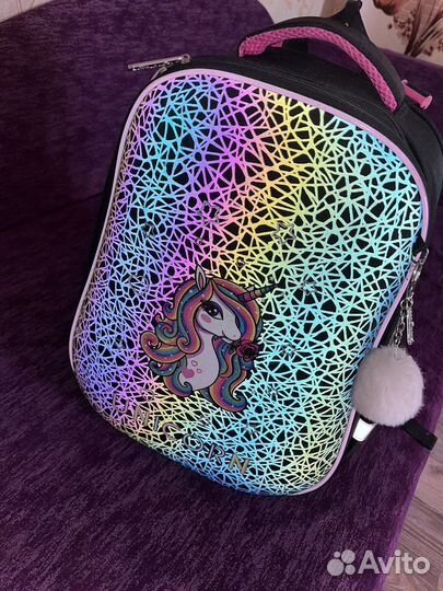 Продам каркасный портфель в отличном состоянии