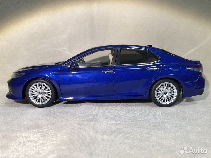 Toyota camry 1:18 paudi