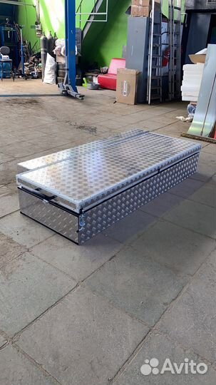 Подиум для гроба в ритуальный автомобиль катафалк