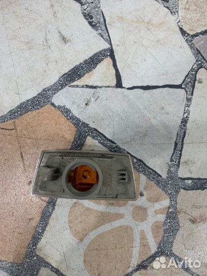 Повторитель поворота в крыло Opel Corsa хэтчбек