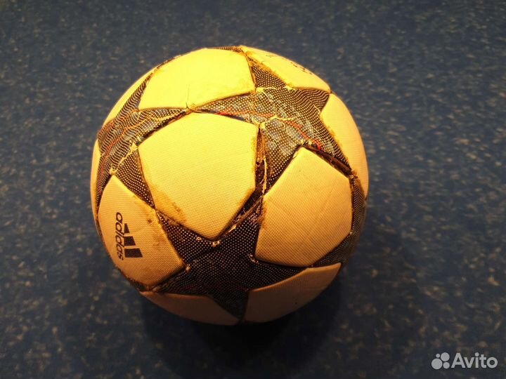Футбольный мяч adidas лига чемпионов