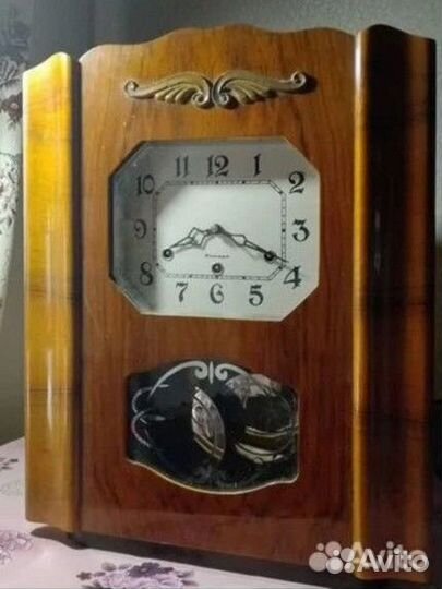 Часы настенные СССР янтарь