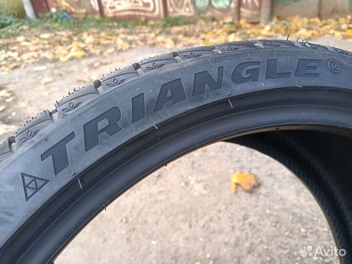 Triangle PL02 255/35 R20 97W