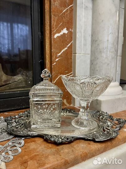 Хрустальные вазочка и бисквитница
