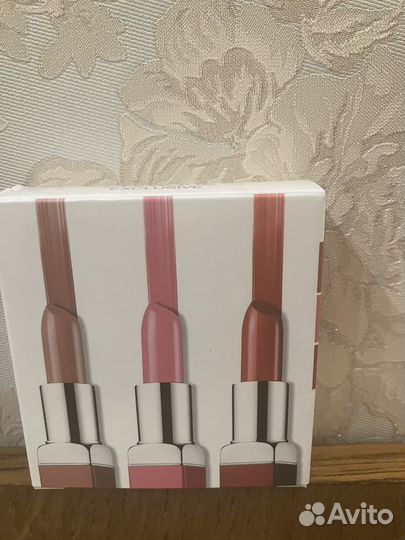 Clinique помада