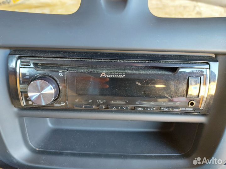 Рамка с магнитофоном рено сандеро степвей2