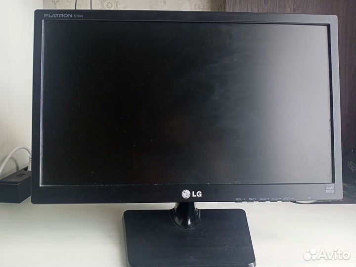 Монитор LG flatron E1942C-BNA