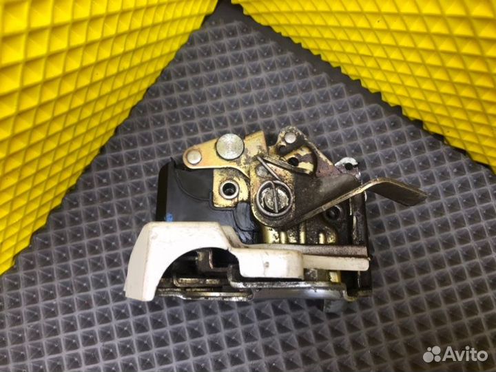 Замок двери задний правый Mercedes-Benz E-Class