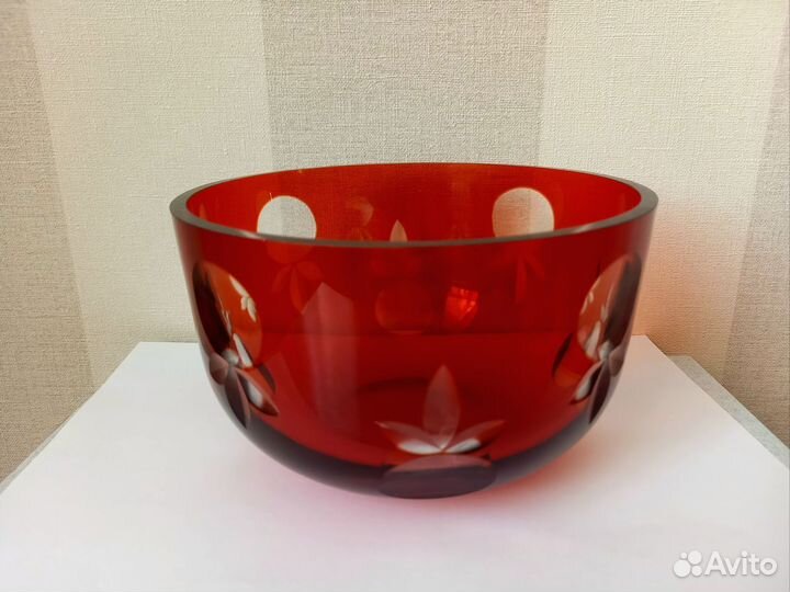 Ваза красный хрусталь. Винтаж