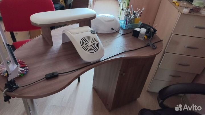 Маникюрный стол бу