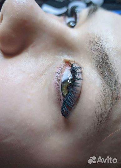 Наращивание ресниц, оформление бровей