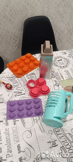 Терка,формы для льда и выпечки, ложка, фруктовница