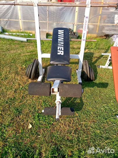 Скамья для жима со штангой и блинами