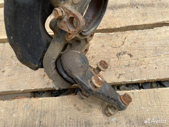 Кулак поворотный передний правый Mitsubishi L200