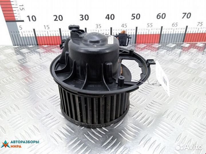 Моторчик печки Volkswagen Golf 5 2008 3C1820015P