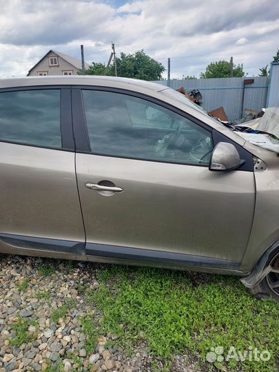 Дверь передняя правая Renault Megan 3