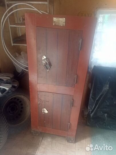 Сейф металлический