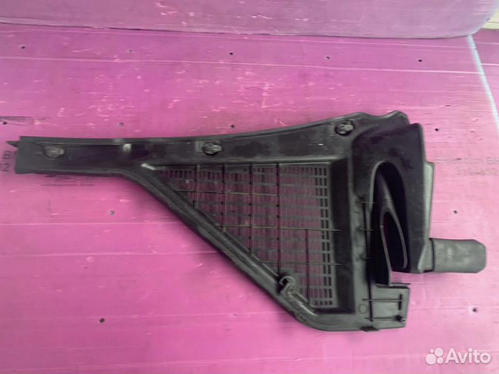 Крышка корпуса микрофильтра правая BMW X5 и X6