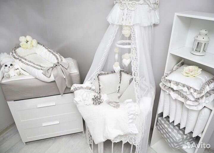 Комплект на детскую кроватку и выписку