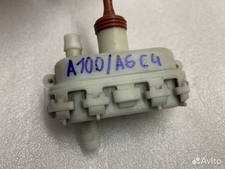 Активатор замка багажника Audi 100 / A6 C4