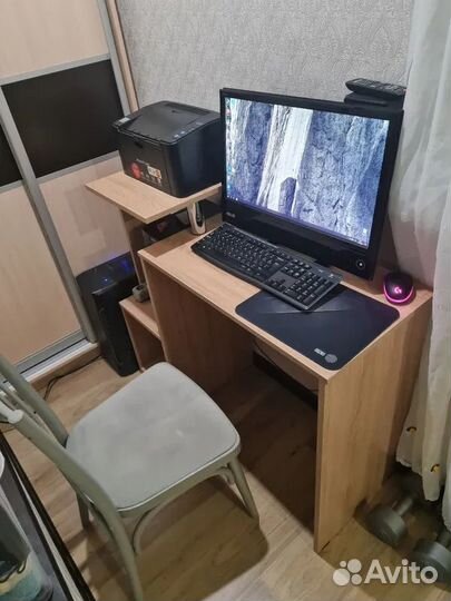 Компьютерный стол с нишей для пк