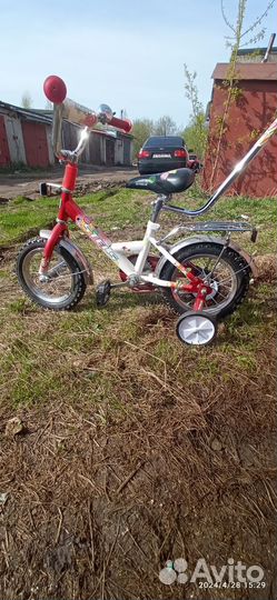Детский велосипед с ручкой