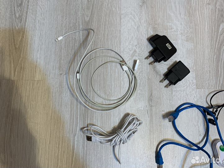 Куча проводов, зарядки lightning