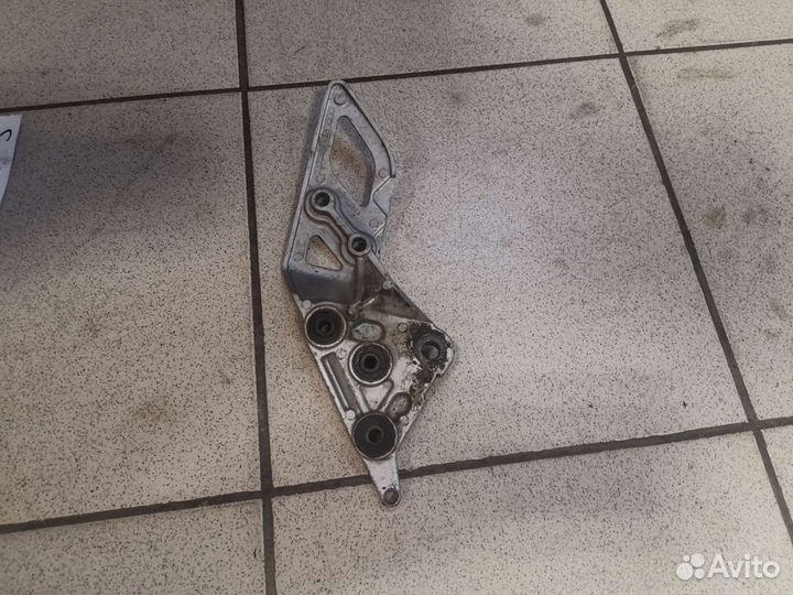 Кронштейн подножки Suzuki gsf 650 bandit