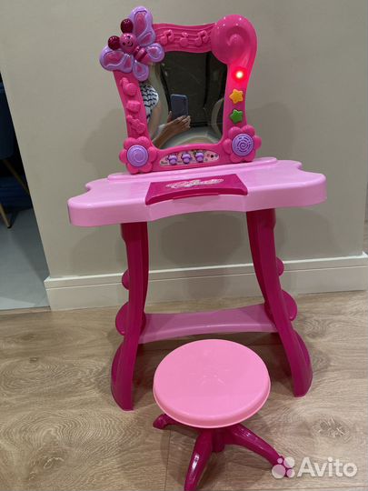 Детский туалетный столик с зеркалом