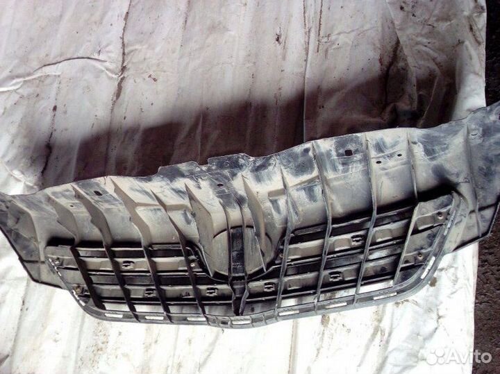 Решетка радиатора передняя Toyota Corolla 150