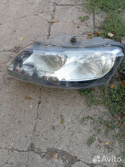 Фары на skoda rapid