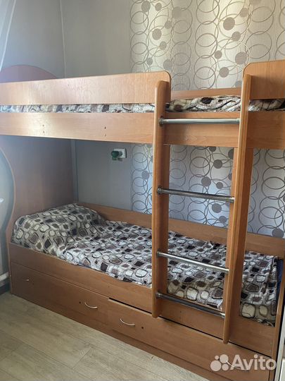 Двухъярусная кровать