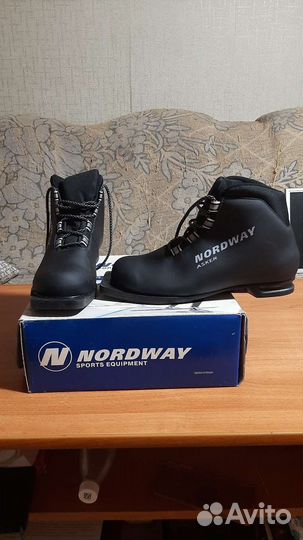 Лыжные ботинки