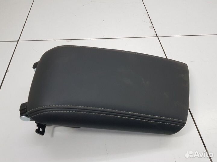 Подлокотник центральной консоли