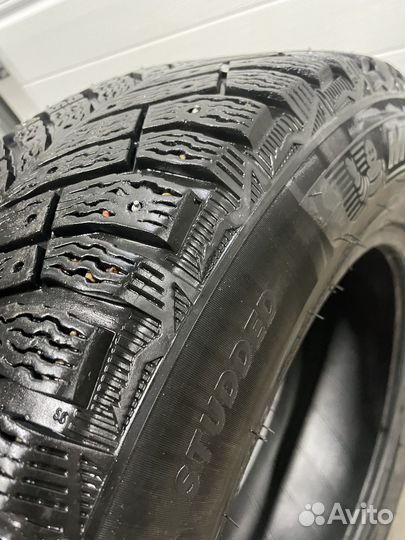 Michelin X-Ice North 4 215/65 R16