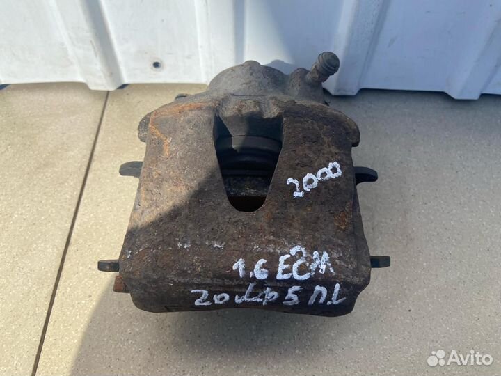 Тормозной суппорт передний левый Volkswagen Golf 5