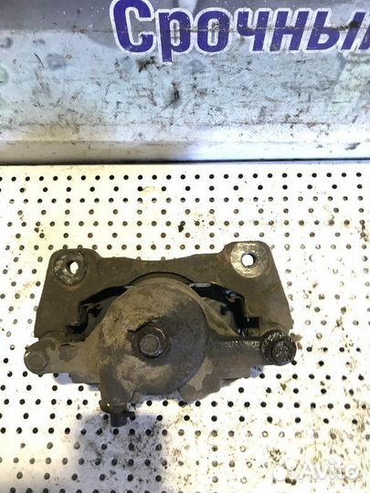 Суппорт тормозной передний правый Chevrolet Epica